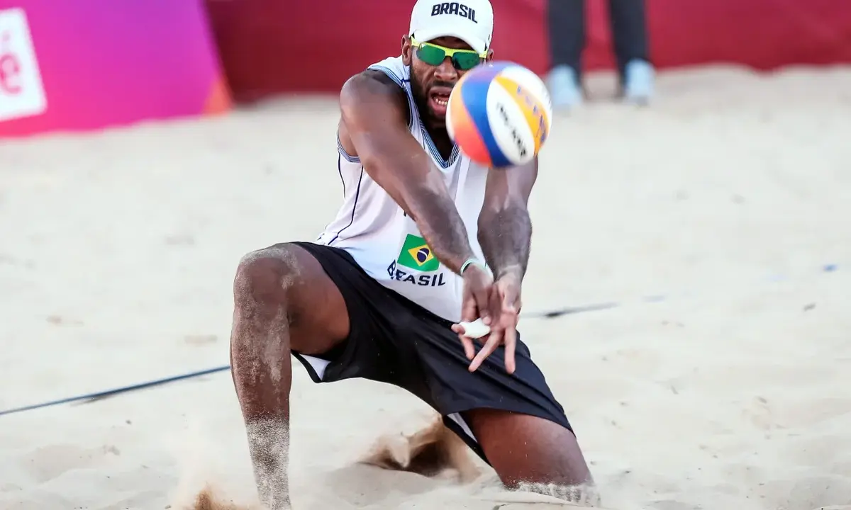 Evandro, do vôlei de praia, é vítima de racismo nos Jogos Sul-Americanos