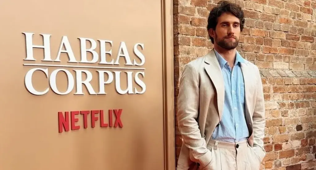 Filho de Adriana Esteves estrela “Habeas Corpus”; conheça Felipe Ricca