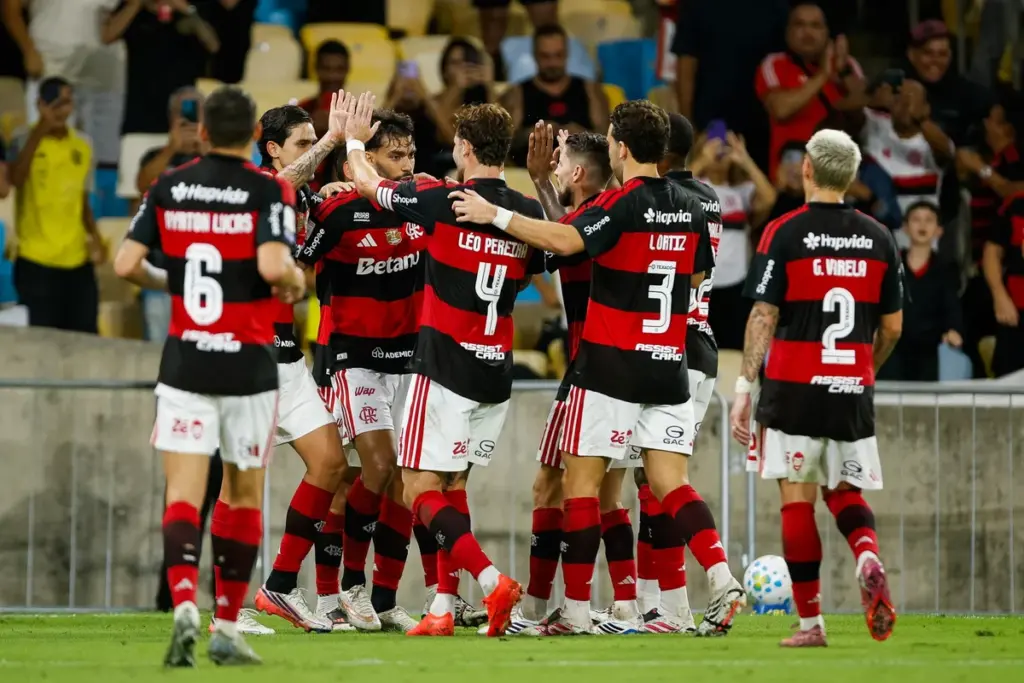 Flamengo se diz orgulhoso por indicação à Bola de Ouro de melhor equipe