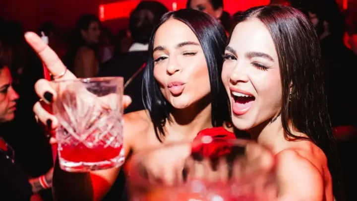 Netflix celebra 15 anos no Brasil e reúne famosos em festa; veja