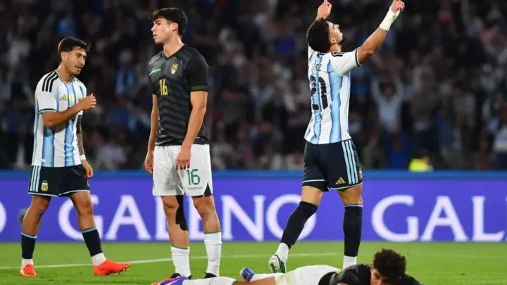 Sem Messi, Argentina goleia Bolívia em amistoso, com gol de Flaco López