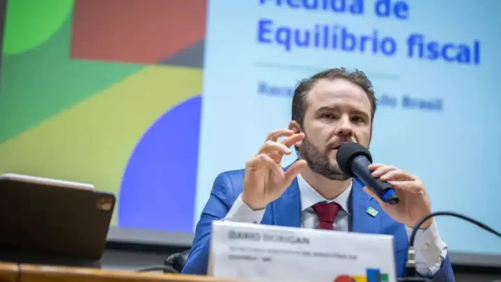 Governo estuda novas medidas para conter endividamento, diz Durigan