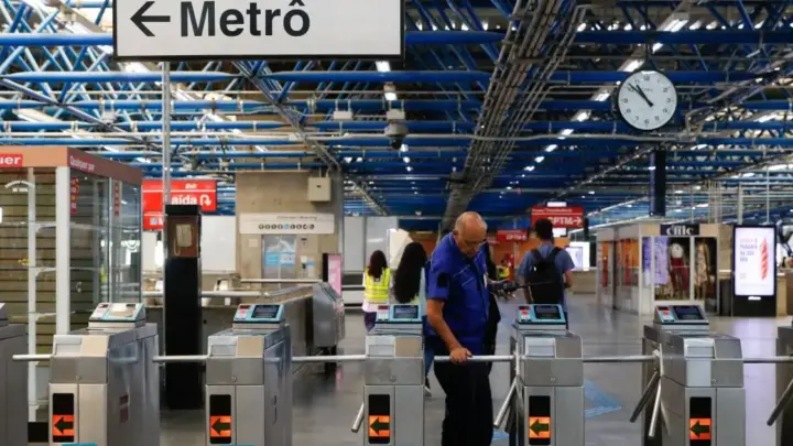 Metrô de SP terá pagamento por aproximação em todas as catracas