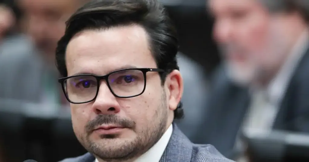 Quem é Capitão Alberto Neto, candidato ao Senado pelo Amazonas