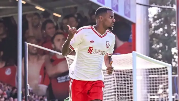 Isak marca, e Liverpool vence Bournemouth pela Premier League