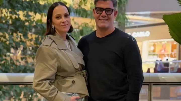 Juliano Cazarré e esposa anunciam gravidez do sétimo filho