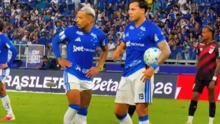 Kaio Jorge e Matheus Pereira discutem em vitória do Cruzeiro. Veja vídeo