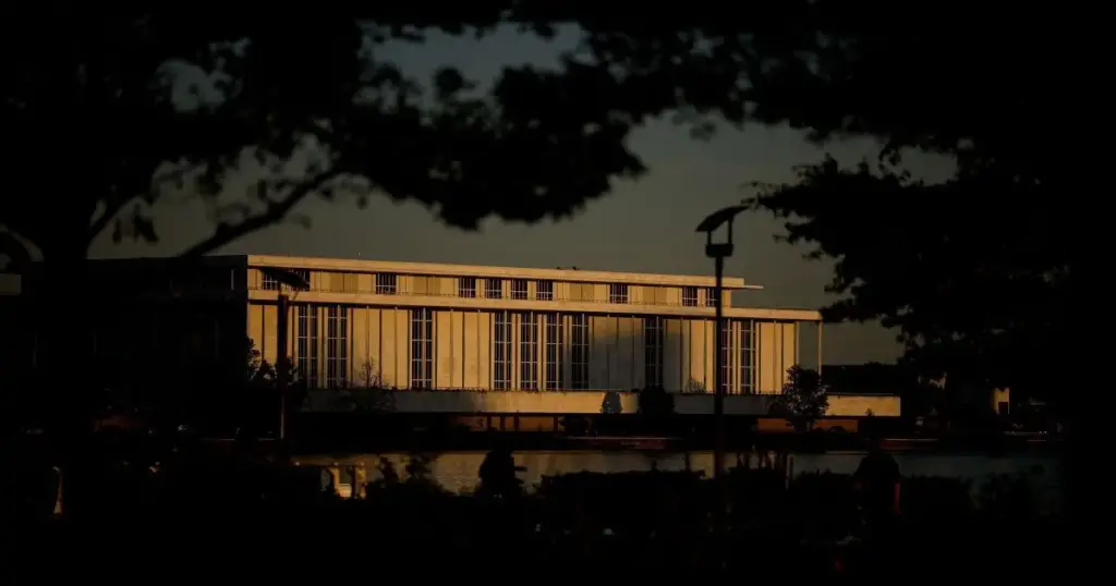 “Nunca mais será o mesmo”: Como Trump se voltou contra o Kennedy Center