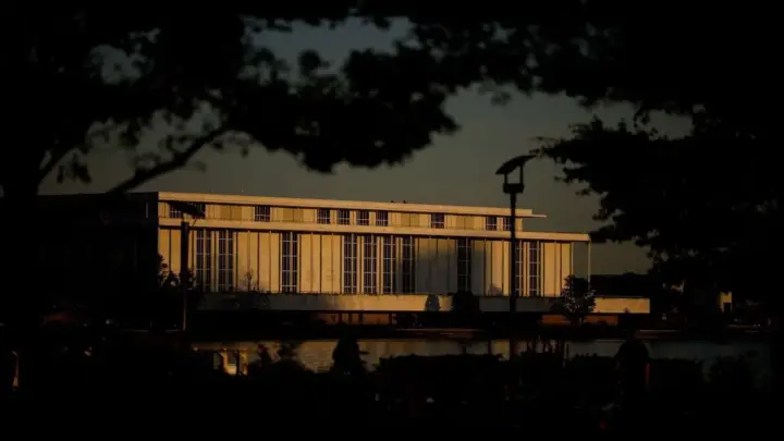 “Nunca mais será o mesmo”: Como Trump se voltou contra o Kennedy Center