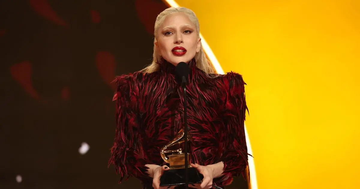 Bebê de Lady Gaga divide internautas: “Barriga de aluguel ou adoção”