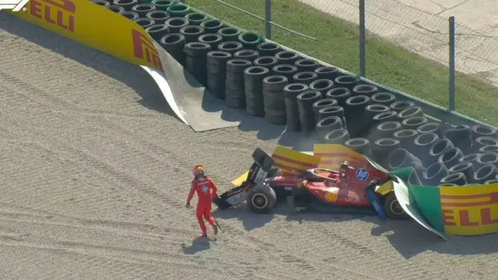 Leclerc bate forte e bandeira vermelha é acionada no GP da Itália