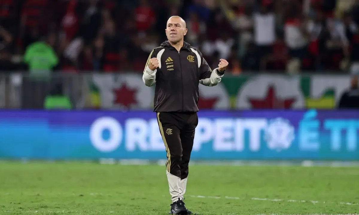 Leonardo Jardim elogia torcida do Flamengo e critica gramado do Maracanã