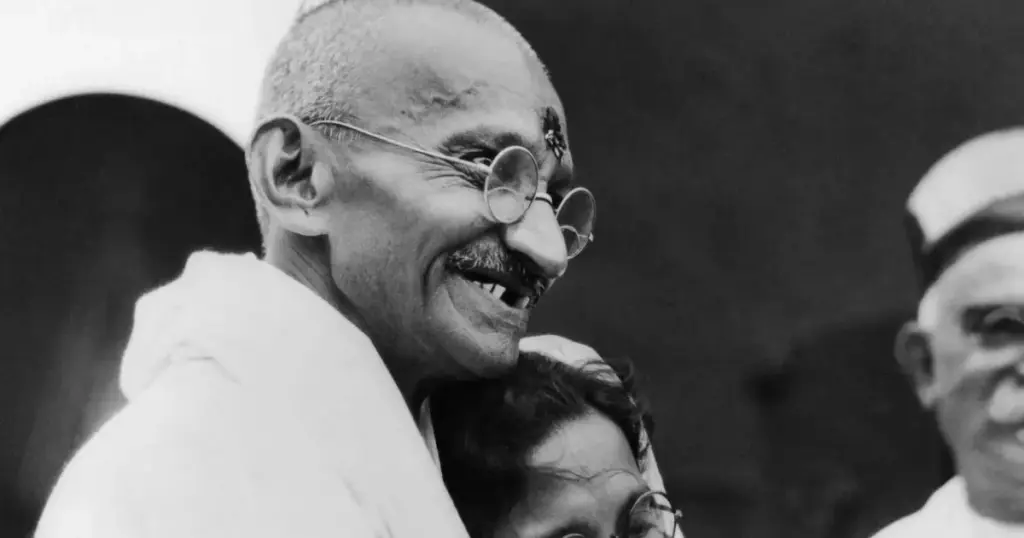 Frase de Mahatma Gandhi: “Procure sempre purificar seus pensamentos e tudo ficará bem”