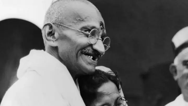 Frase de Mahatma Gandhi: “Procure sempre purificar seus pensamentos e tudo ficará bem”