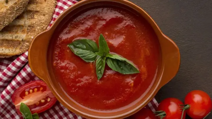 Chefs europeus recomendam bicarbonato em vez de açúcar para corrigir acidez do molho de tomate
