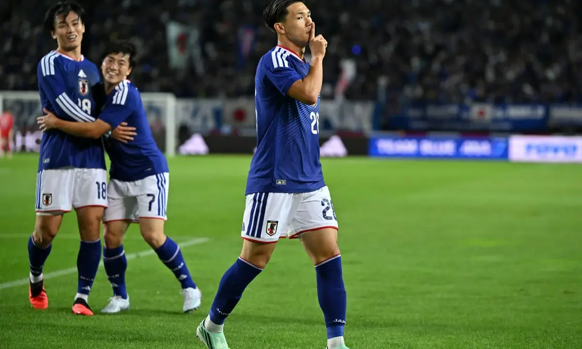 Na estreia de Diego Forlán, Uruguai perde amistoso para o Japão por 3 x 1