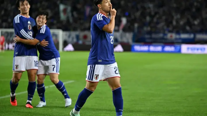 Na estreia de Diego Forlán, Uruguai perde amistoso para o Japão por 3 x 1