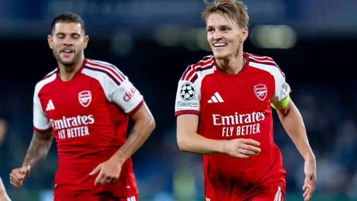 Na Itália, Arsenal bate o Napoli pela primeira rodada da Champions