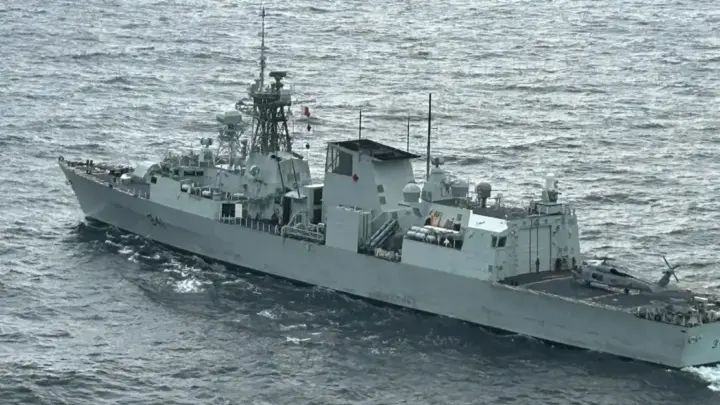 Navios de guerra da Nova Zelândia atravessam Estreito de Taiwan