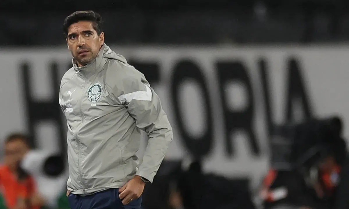 Palmeiras: Abel joga responsabilidade do título brasileiro para o Flamengo