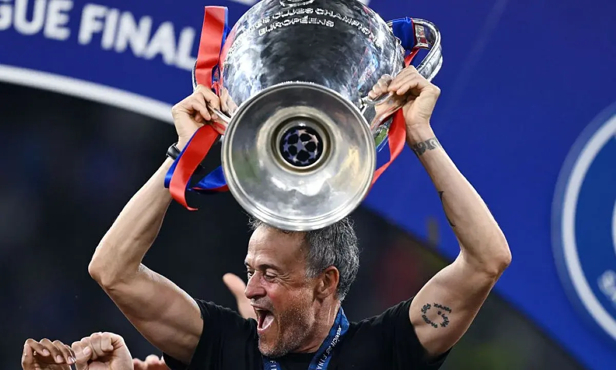Paris Saint-Germain anuncia a renovação de cinco jogadores e Luis Enrique