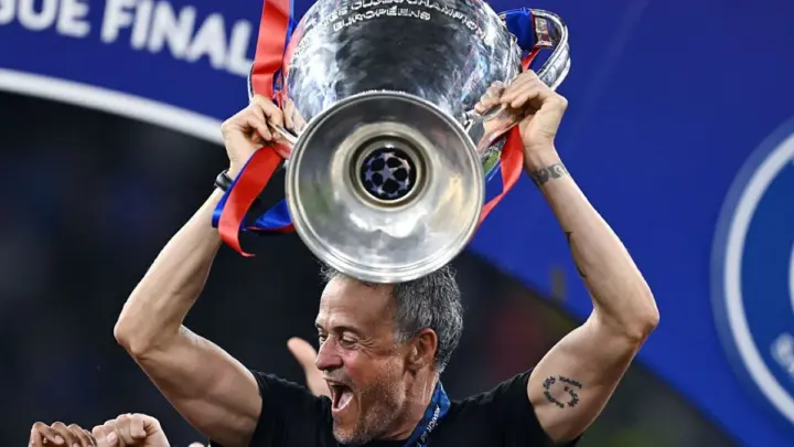 Paris Saint-Germain anuncia a renovação de cinco jogadores e Luis Enrique