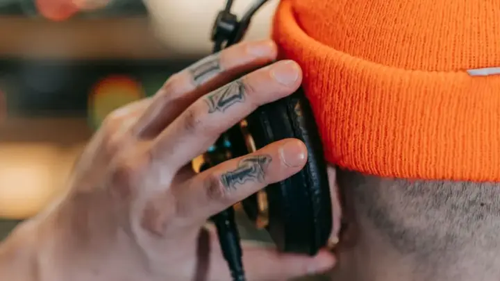 Novo estudo sugere que músicas com ritmo tranquilo podem influenciar paladar na escolha do que comer