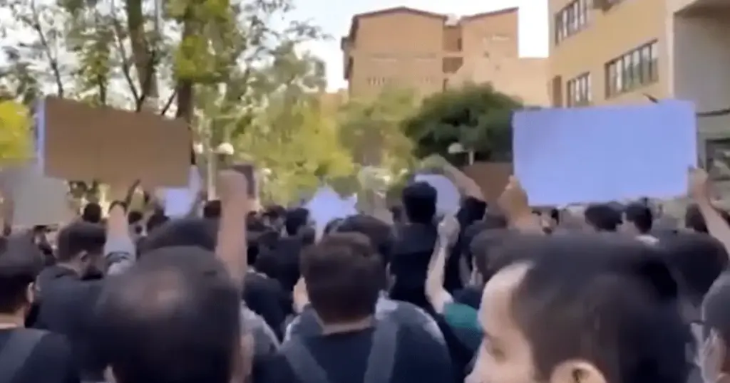 Anistia aponta crimes contra a humanidade na repressão a protestos no Irã