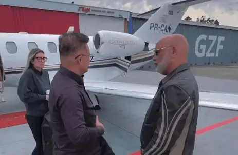 Helicóptero desaparece com cantor Rick: buscas continuam nesta madrugada