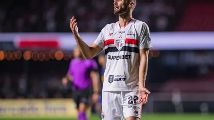 São Paulo: Domingos Duarte passará por cirurgia após ruptura no ligamento