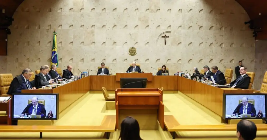 Presidenciáveis monitoram sessão histórica do STF; veja repercussões