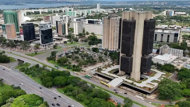 BC: Dívida bruta do governo geral avança para 82,9% do PIB em agosto