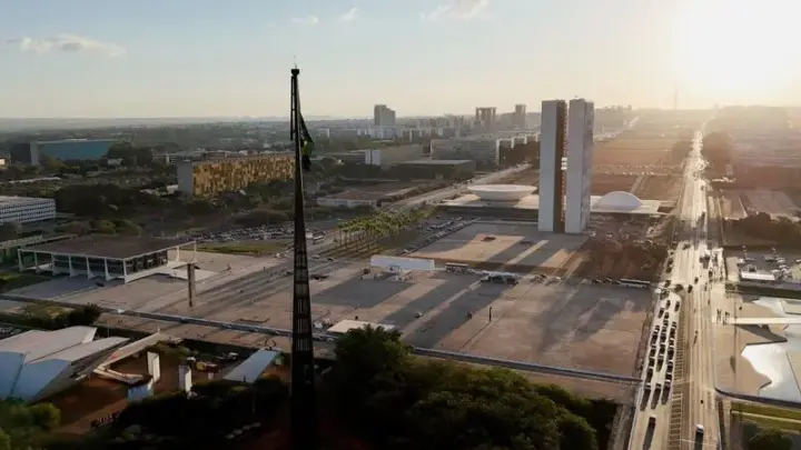 Vitória apertada e contestação judicial podem travar governo, diz analista