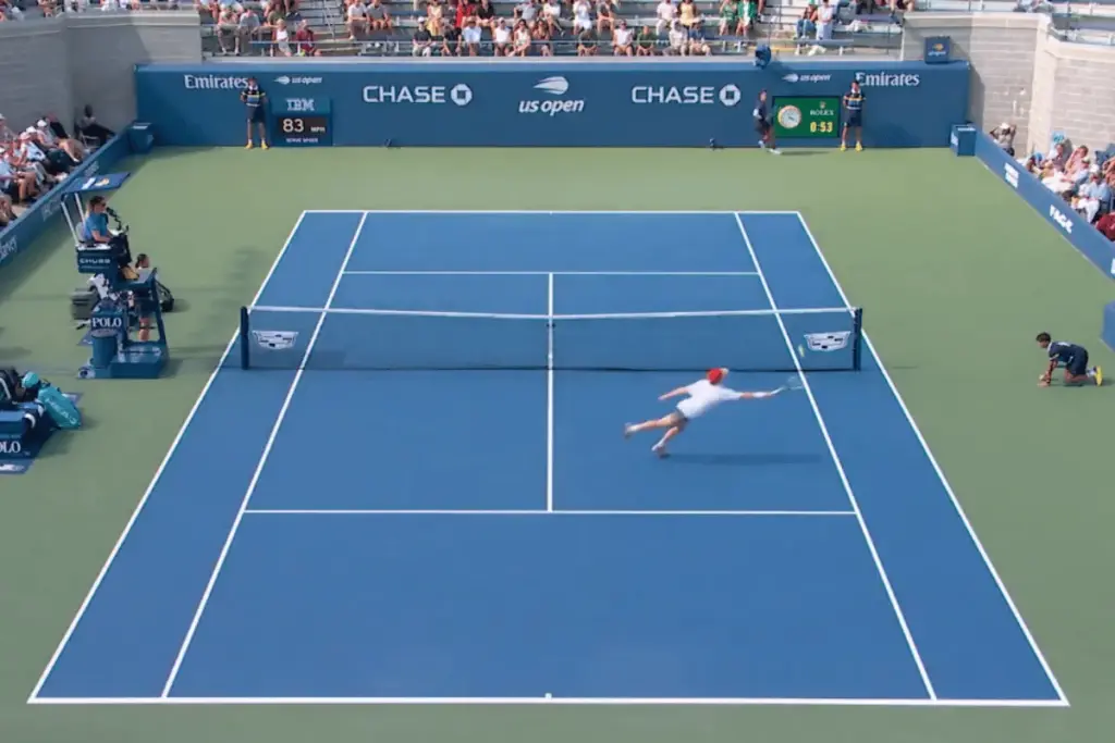 Tenista australiano faz ponto de "peixinho" e vence Musetti no US Open