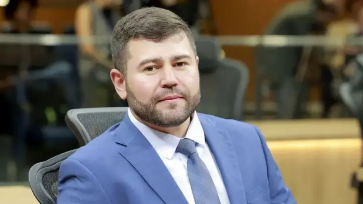 Deputado estadual de Goiás morre em acidente de carro em meio à campanha