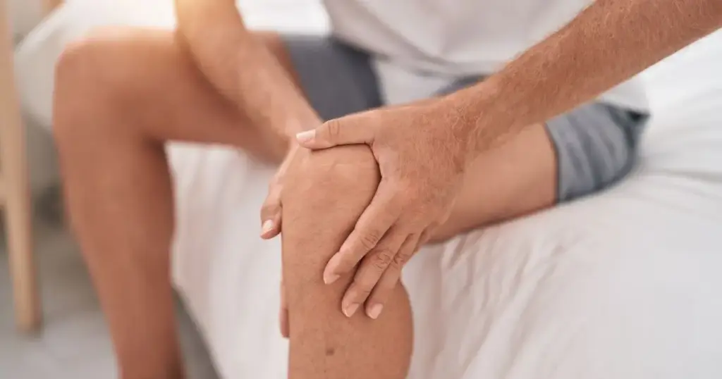 Trabalhar sentado pode causar trombose? Doença pode causar AVC e até amputação