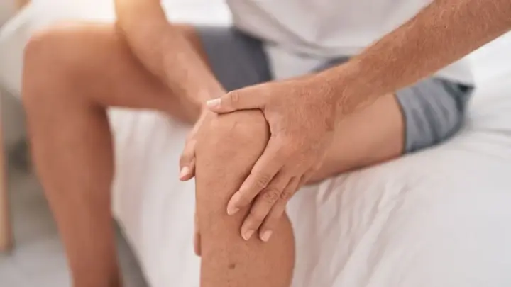 Trabalhar sentado pode causar trombose? Doença pode causar AVC e até amputação