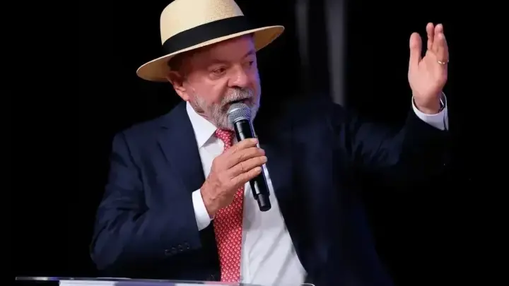 Vazamentos e falta de material irritam Lula, e PT muda núcleo de campanha
