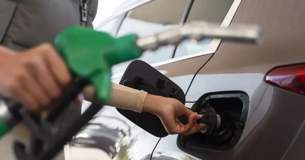 Governo deve converter subsídio à gasolina em desoneração