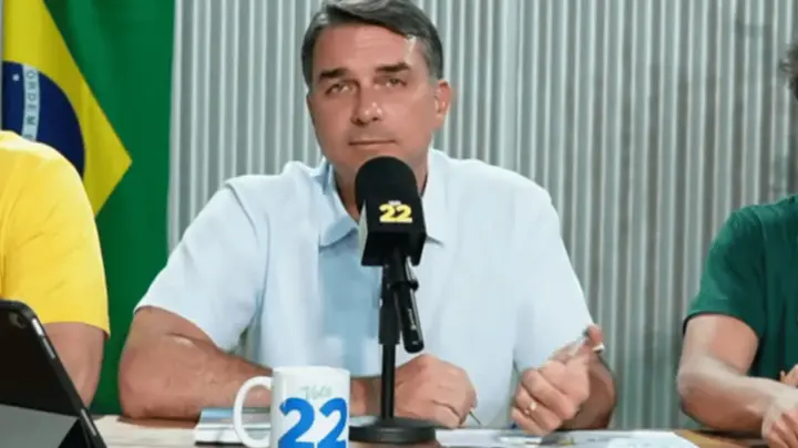 Flávio ironiza mudança de posicionamento do PT sobre maioridade penal