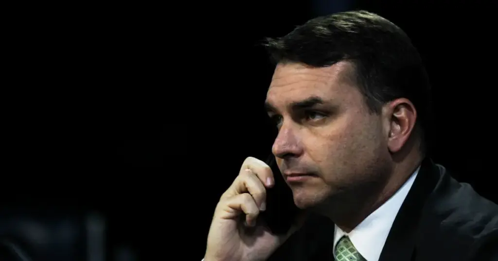 Campanha de Flávio pede investigação de Andrei por suposto beneficio a Lula