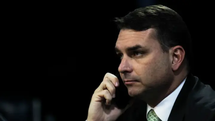 Campanha de Flávio pede investigação de Andrei por suposto beneficio a Lula