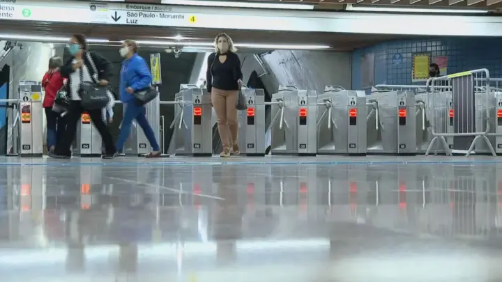 Passageiros poderão pegar Metrô em SP pagando com Pix; entenda