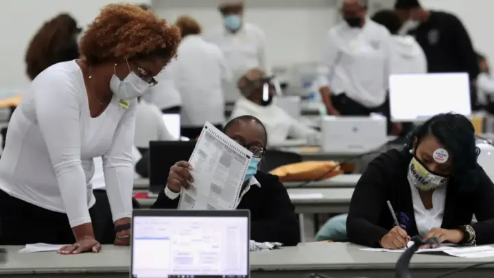 Democratas lideram a participação na votação antecipada nos EUA