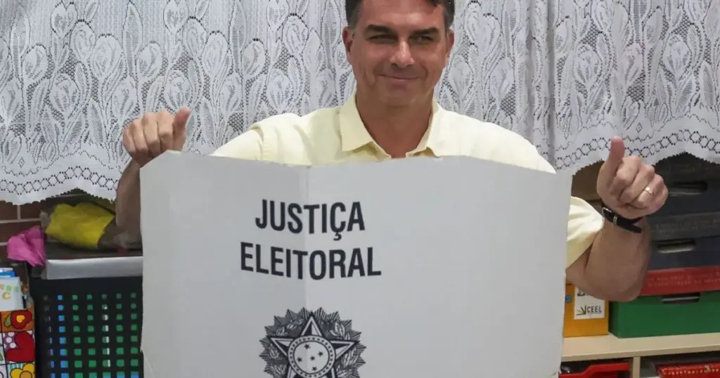 No estado que sempre acerta presidente, Flávio vence Lula em MG no 1º turno