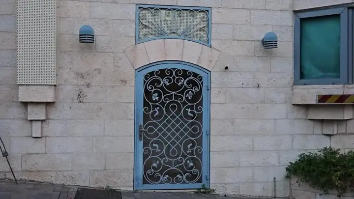 Reino Unido remove placas de consulado em Jerusalém após ordem de Israel
