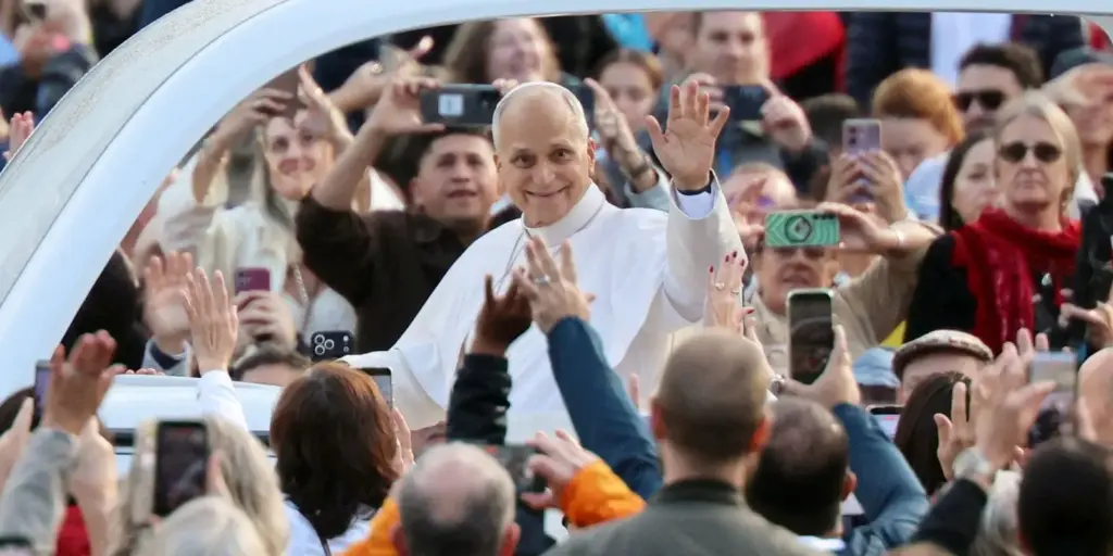 Papa Leão XIV realiza primeira audiência no Vaticano após cirurgia