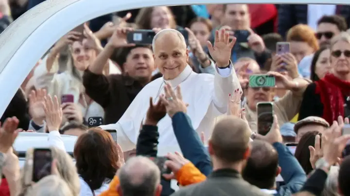 Papa Leão XIV realiza primeira audiência no Vaticano após cirurgia