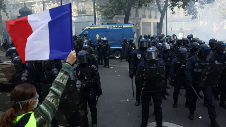 Ataque a tiros nos arredores de Paris deixa um morto e quatro feridos