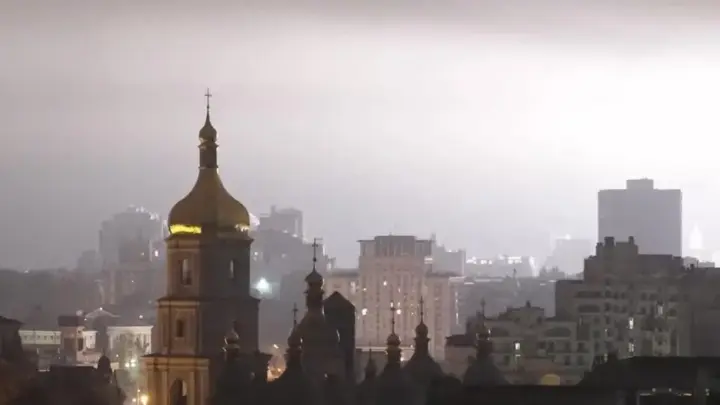 Rússia e Ucrânia intensificam ataques após novas negociações com os EUA